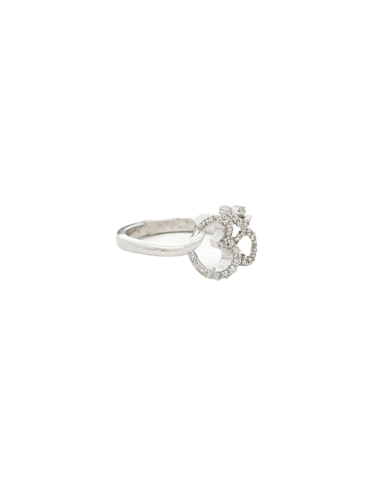 Diamond White Gold Ring - 18 Kt