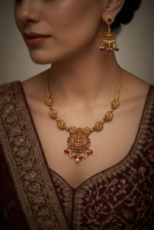 Kamal Ratna Gold Necklace Set 22 KT